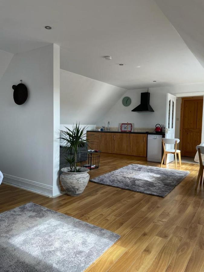 Captivating 1-Bed Apartment In Cloyne คอร์ก ภายนอก รูปภาพ